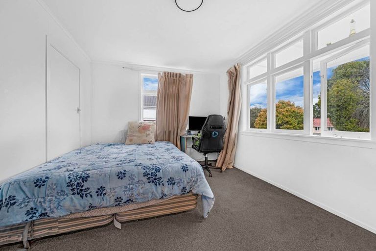 Photo of property in 11 Miro Street, New Lynn, Auckland, 0600