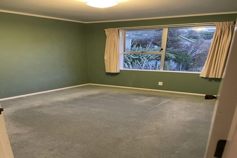 Photo of property in 1 Cyril Way, Paparangi, Wellington, 6037