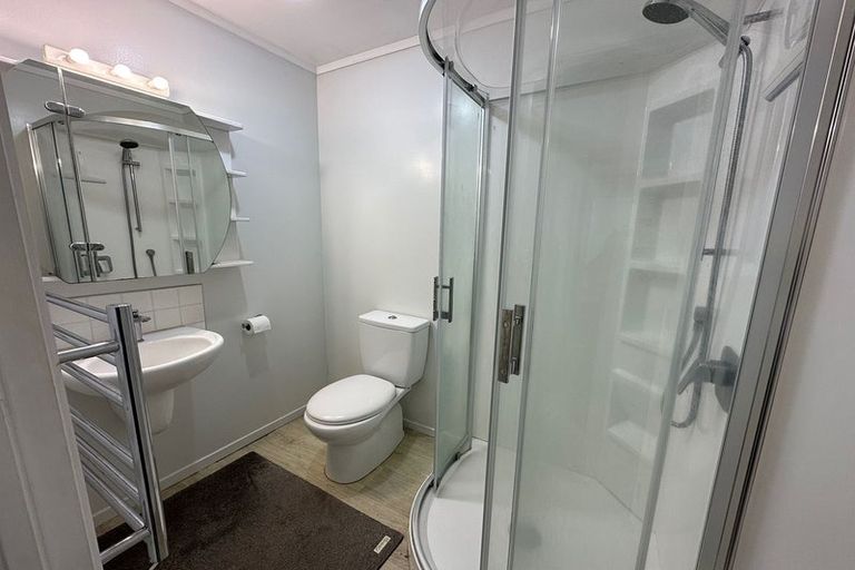 Photo of property in 11 Roberts Road, Glenfield, Auckland, 0629