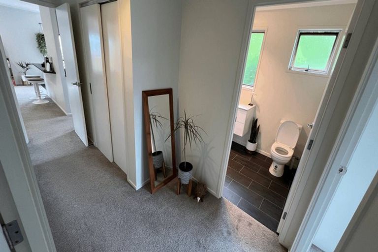 Photo of property in 31 Pipitea Place, Massey, Auckland, 0614