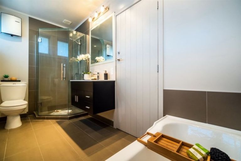 Photo of property in 8 Catrina Avenue, Birkenhead, Auckland, 0626