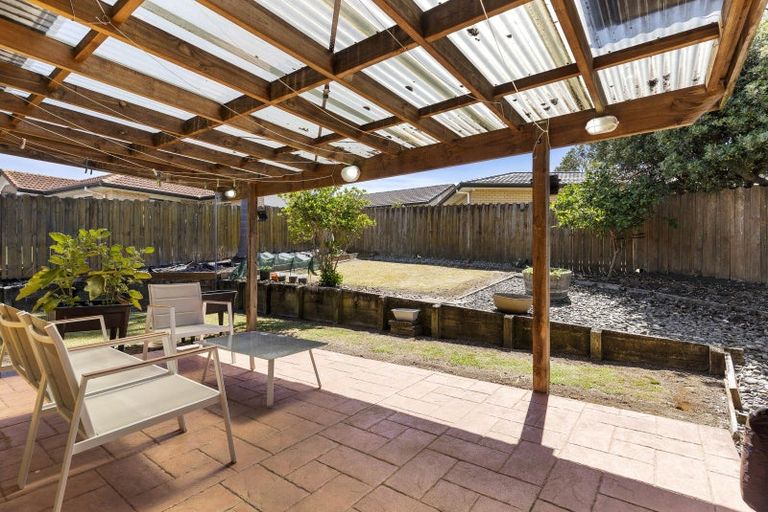 Photo of property in 3 Harobed Place, Weymouth, Auckland, 2103