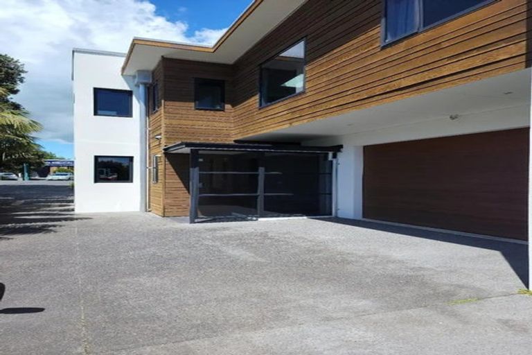 Photo of property in 1152b South Road, Oakura, 4314