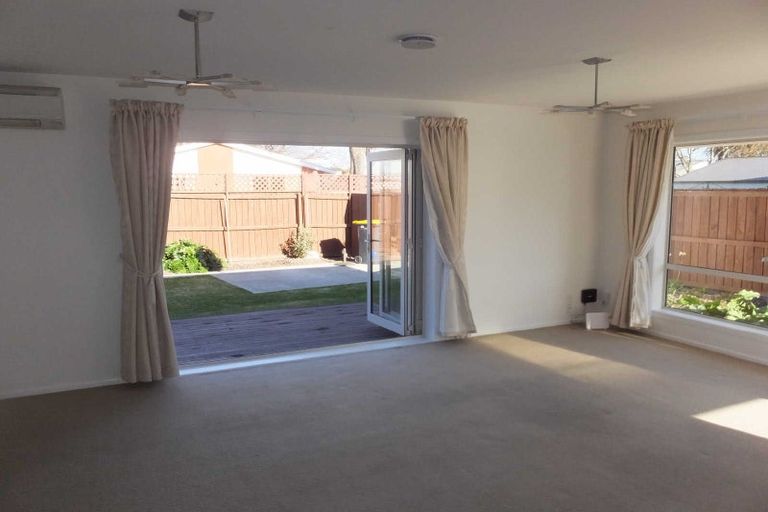 Photo of property in 2/11 Powell Crescent, Ilam, Christchurch, 8041