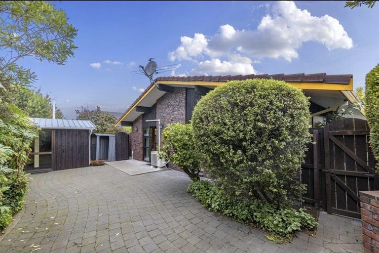 Photo of property in 18 Hawkswood Place, Avonhead, Christchurch, 8042