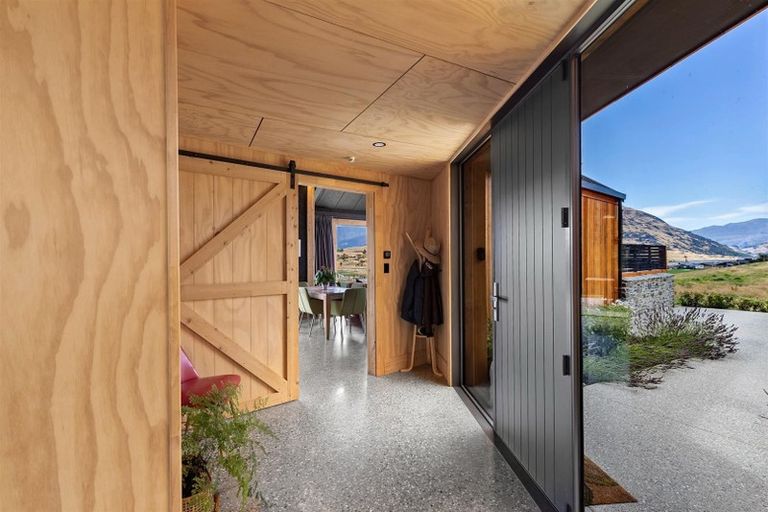 Photo of property in 11 Cunninghams Drive, Jacks Point, Queenstown, 9371