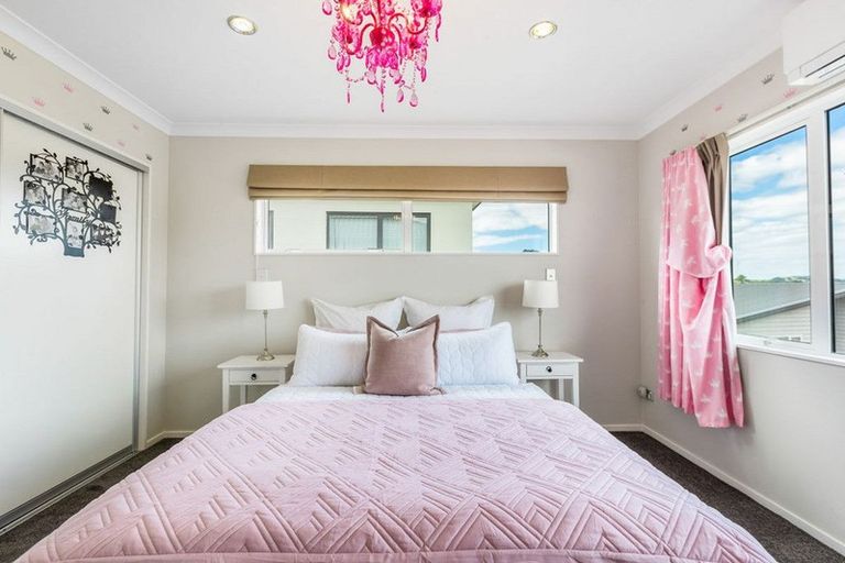 Photo of property in 8 Andy Crescent, Flat Bush, Auckland, 2016