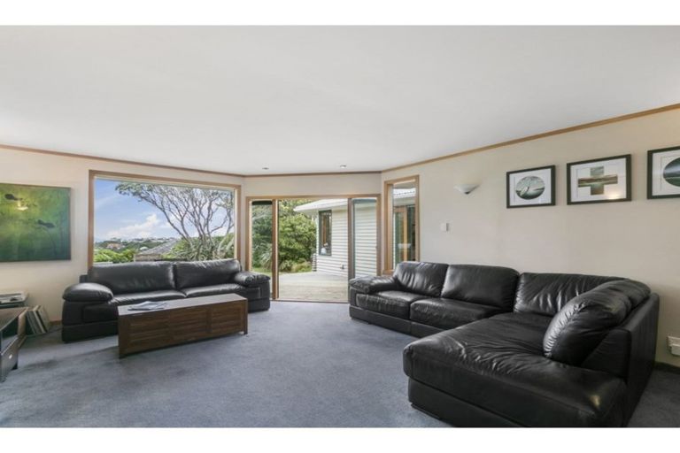 Photo of property in 204 Miromiro Road, Normandale, Lower Hutt, 5010