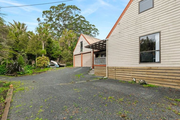 Photo of property in 1099 Scenic Drive North, Swanson, Auckland, 0816