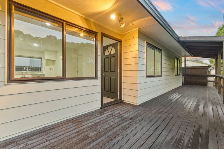 Photo of property in 2/8 Kirklow Place, Goodwood Heights, Auckland, 2105
