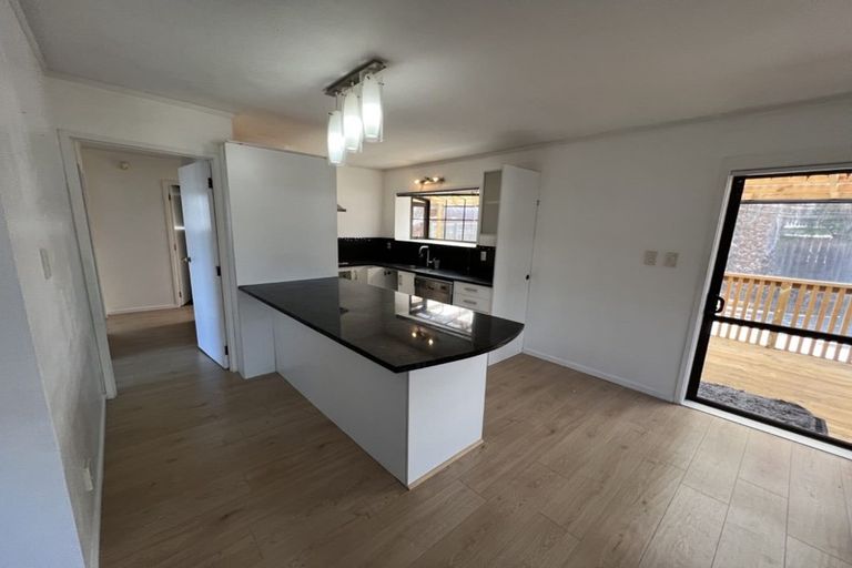 Photo of property in 2/7 Pax Avenue, Forrest Hill, Auckland, 0620