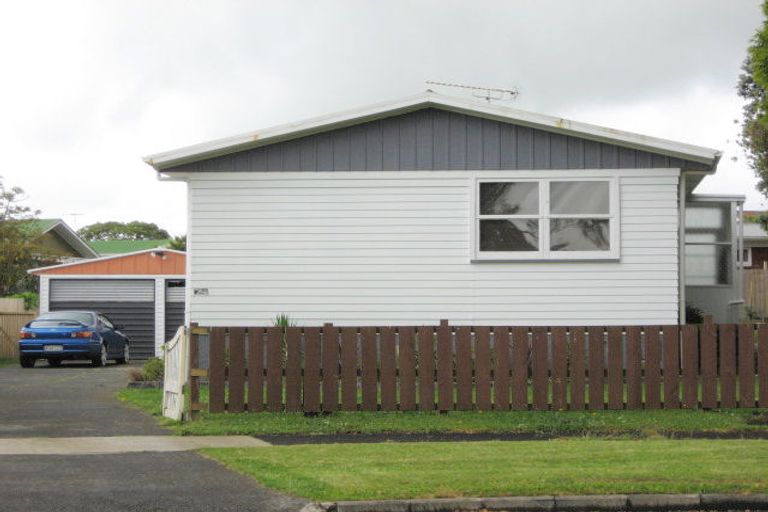Photo of property in 4 Eden Place, Pukekohe, 2120