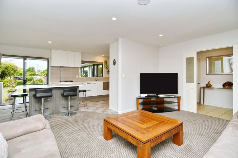 Photo of property in 11 Baltic Place, Northwood, Christchurch, 8051