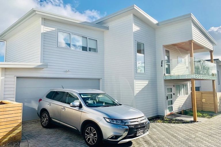 Photo of property in 10a Glenfield Road, Birkenhead, Auckland, 0626