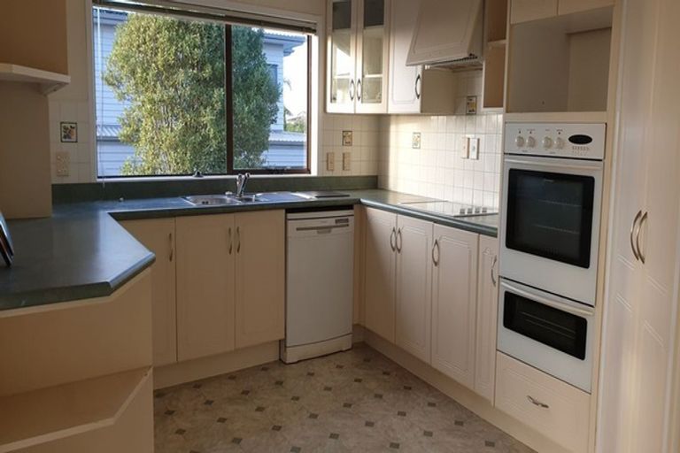 Photo of property in 1/43 Eastcliffe Road, Castor Bay, Auckland, 0620