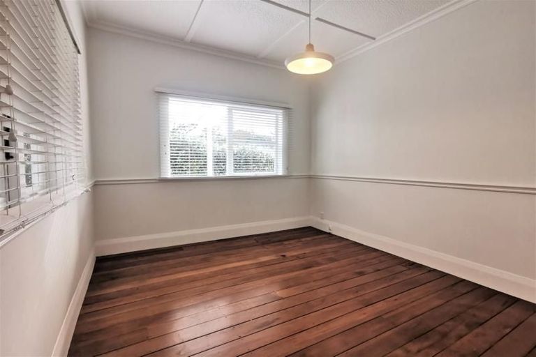 Photo of property in 46 Colonial Road, Birkenhead, Auckland, 0626