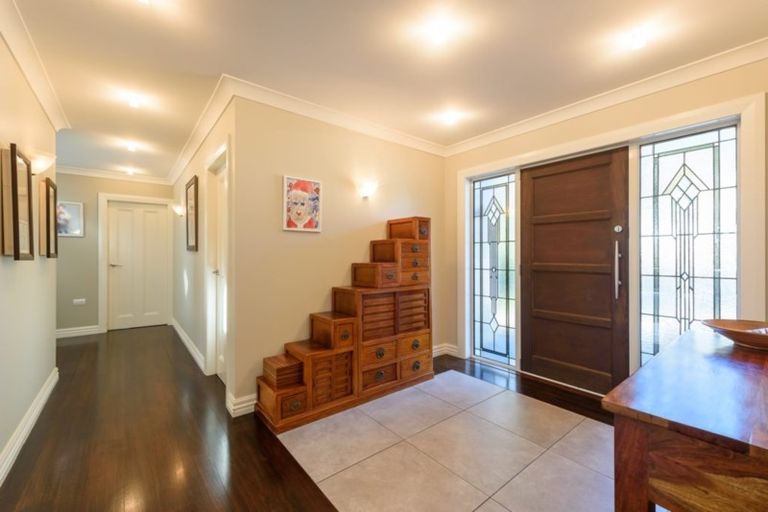 Photo of property in 5 Cheviot Road, Lowry Bay, Lower Hutt, 5013