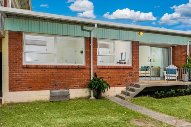 Photo of property in 2/134 Calliope Road, Stanley Point, Auckland, 0624