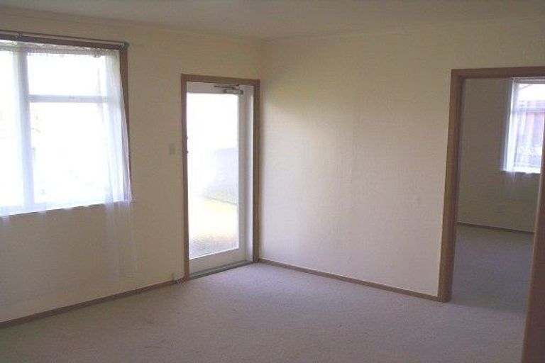 Photo of property in 26 Eastglen Road, Glen Eden, Auckland, 0602