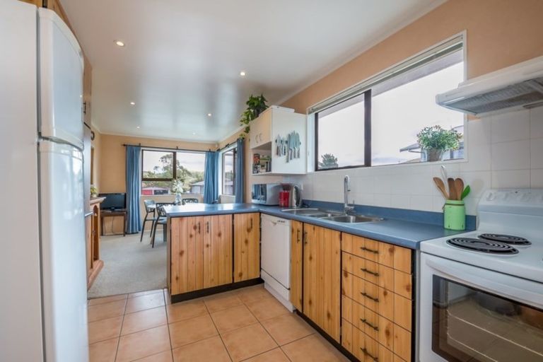 Photo of property in 20 Kaitangata Crescent, Kelson, Lower Hutt, 5010