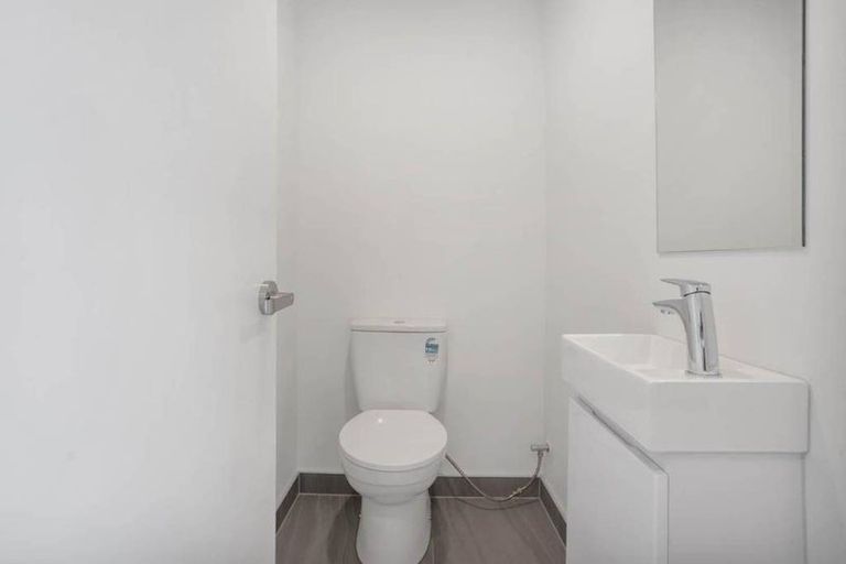 Photo of property in 7 Valour Lane, Papakura, 2110