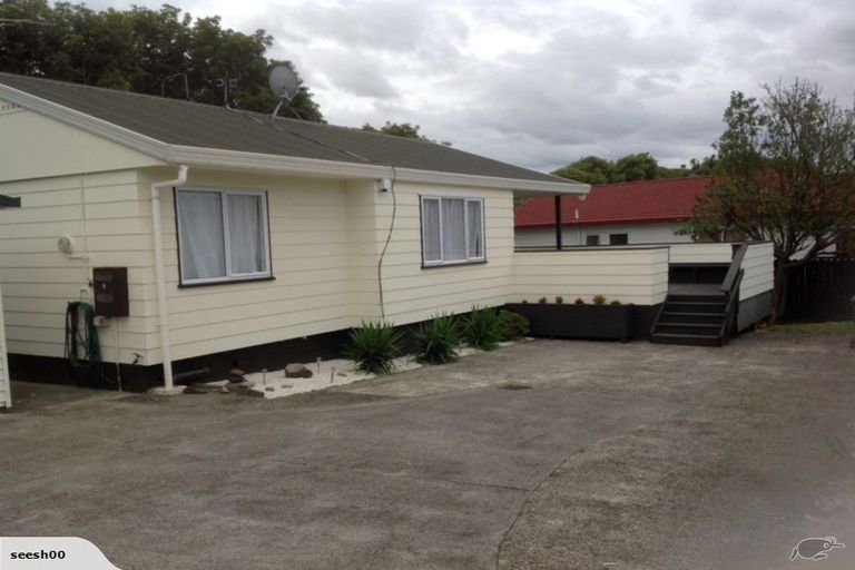 Photo of property in 2/13 Kirklow Place, Goodwood Heights, Auckland, 2105