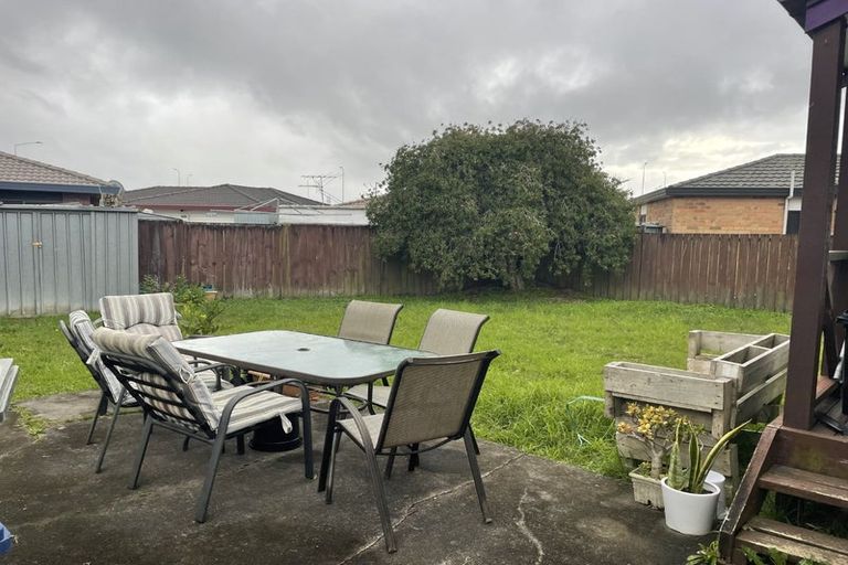 Photo of property in 2/1 Barbados Drive, Unsworth Heights, Auckland, 0632