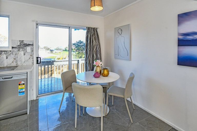 Photo of property in 2/15 Frobisher Way, Clendon Park, Auckland, 2103