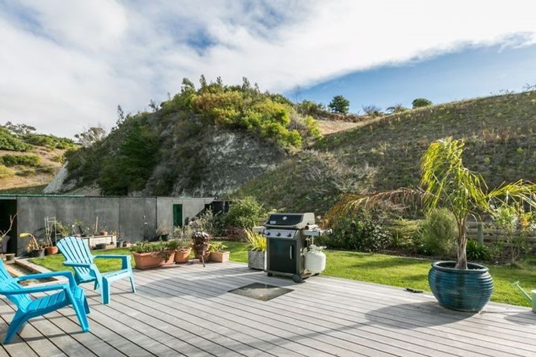 Photo of property in 63 Oak Road, Poraiti, Napier, 4112