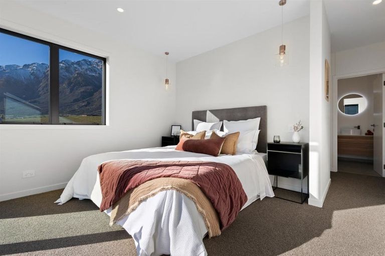 Photo of property in 44 Cunninghams Drive, Jacks Point, Queenstown, 9371