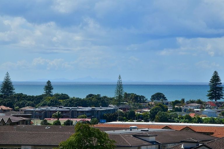 Photo of property in 37 Grovenor Drive, Orewa, 0931
