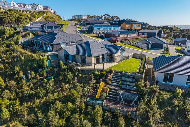 Photo of property in 14 Topsail Way, Whitby, Porirua, 5024
