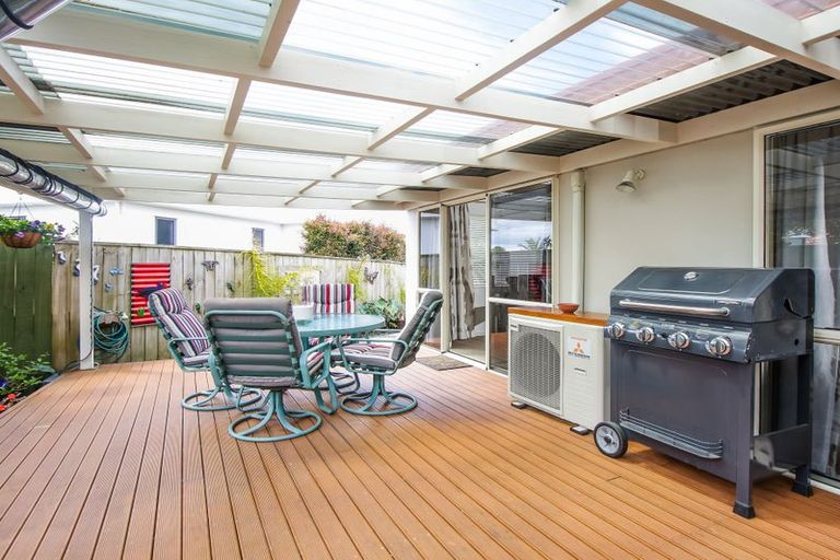 Photo of property in 13 Bridgehead Cove, West Harbour, Auckland, 0618