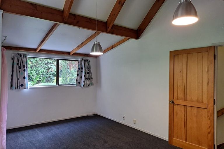Photo of property in 27 Cascade Avenue, Waiatarua, Auckland, 0604