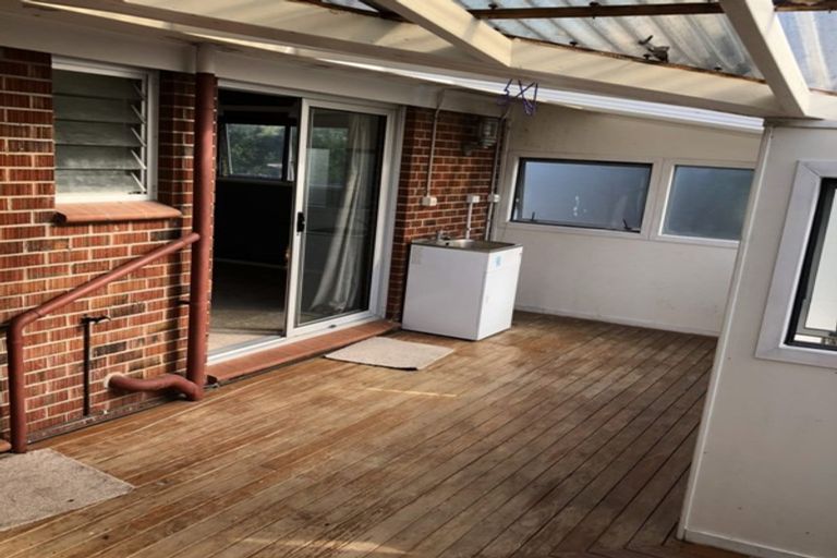 Photo of property in 1 Fayette Place, Te Atatu South, Auckland, 0610