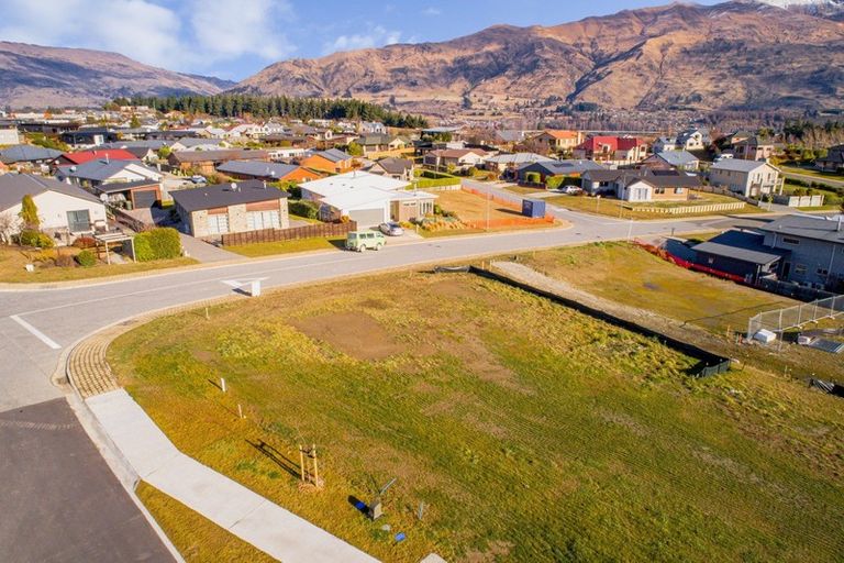 Photo of property in 13 Mcleod Avenue, Wanaka, 9305