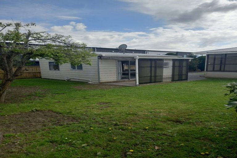 Photo of property in 6 Balwyn Place, Clendon Park, Auckland, 2103