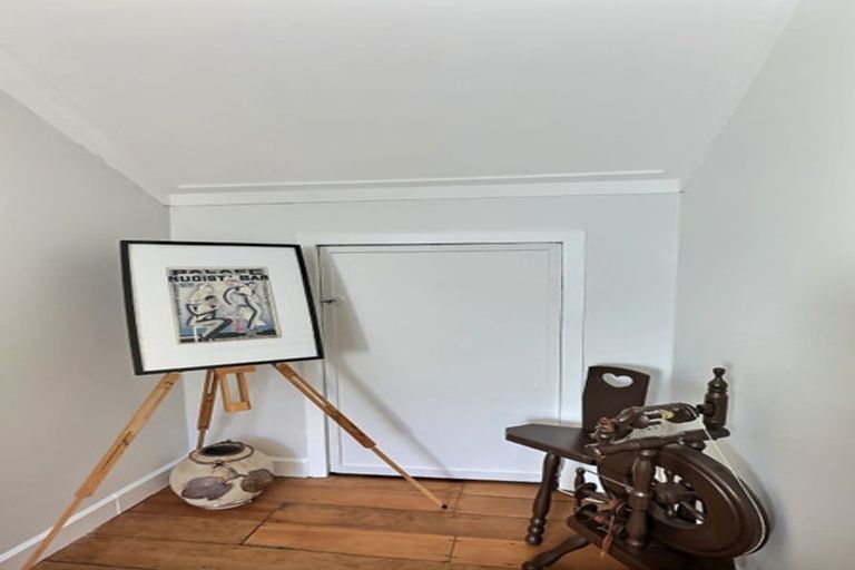 Photo of property in 37 Milton Road, Bluff Hill, Napier, 4110