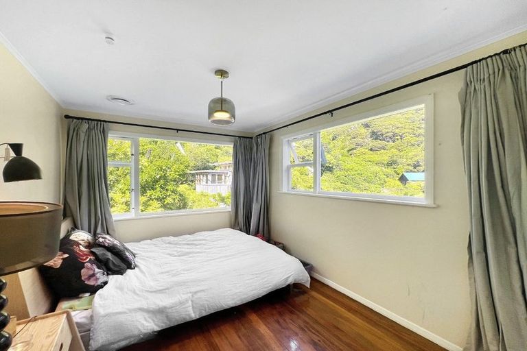 Photo of property in 5 Richmond Road, Mahina Bay, Lower Hutt, 5013