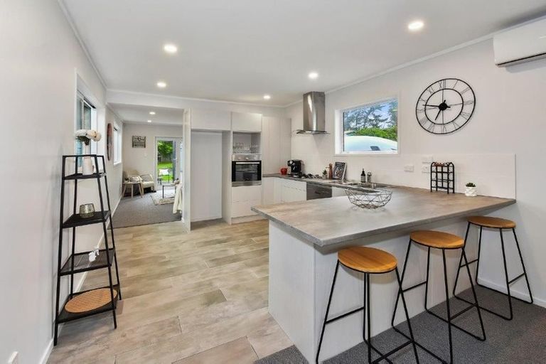 Photo of property in 4 Kawakawa-orere Road, Kawakawa Bay, Papakura, 2585