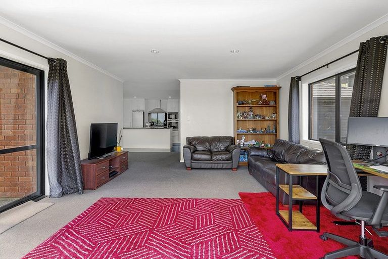 Photo of property in 24 Ships Cove, Whitby, Porirua, 5024