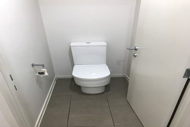 Photo of property in 145 Hutchinsons Road, Bucklands Beach, Auckland, 2014