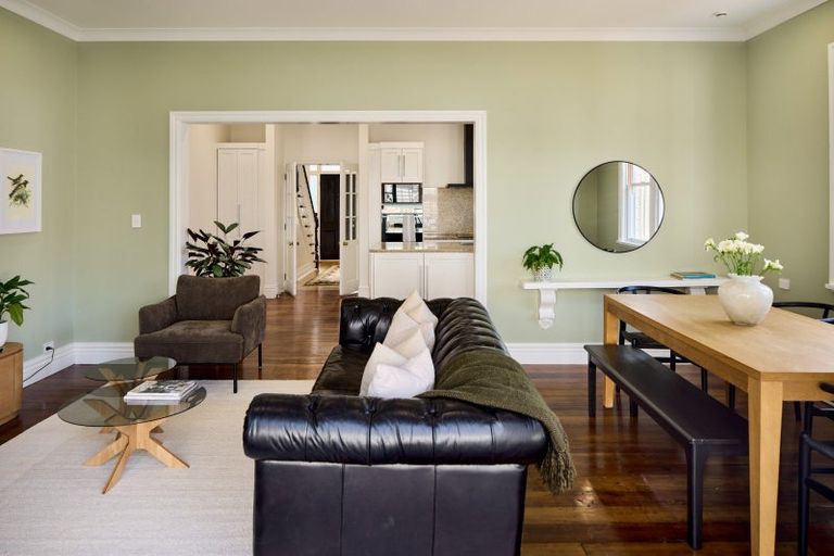 Photo of property in 25 Newman Terrace, Thorndon, Wellington, 6011