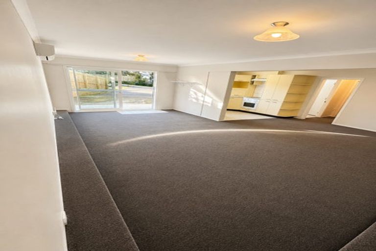 Photo of property in 40 Ruskin Road, Newlands, Wellington, 6037