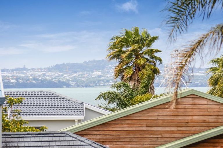 Photo of property in 13 Bridgehead Cove, West Harbour, Auckland, 0618