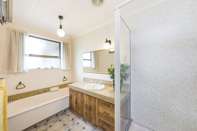 Photo of property in 2 Huhana Court, Hokowhitu, Palmerston North, 4410