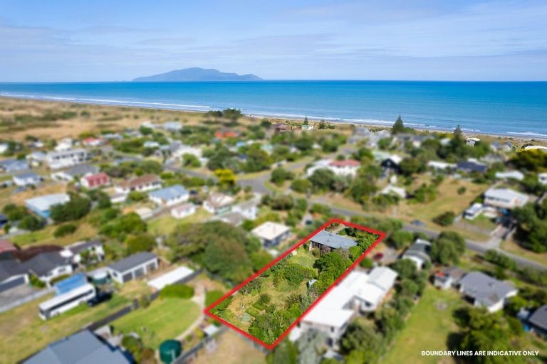 Photo of property in 50 Dixie Street, Te Horo Beach, Otaki, 5581