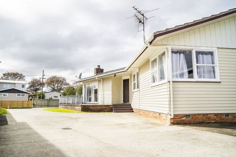 Photo of property in 12 Kohinoor Avenue, Mangere, Auckland, 2022