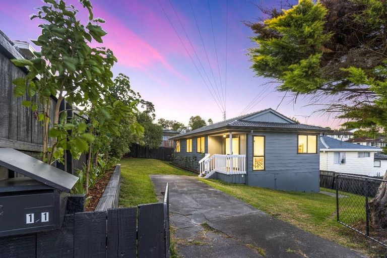 Photo of property in 11 Halloran Place, Massey, Auckland, 0614