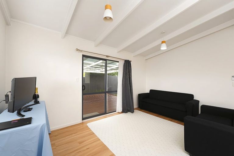 Photo of property in 30a Leo Street, Glen Eden, Auckland, 0602